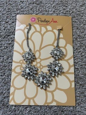 Penelope Ann Silver Floral Crystal Statement Necklace - Clear/Silver